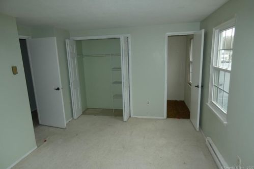 15 Lakeside Dr, Gales Ferry CT  06339-1410 exterior