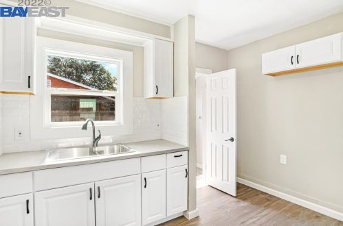 1490 76th Ave, Oakland CA  94621-2709 exterior