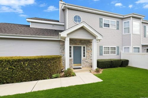 514 Highland Ct, Moriches, NY 11955-1724
