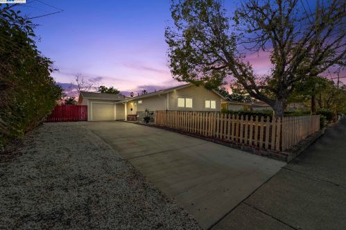 688 School St, West Pittsburg CA  94565-3940 exterior