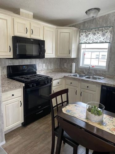 5 Krzak Rd, North Kingstown RI  02852 exterior