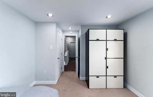 2217 Carpenter St, Philadelphia PA 19146-2517 exterior