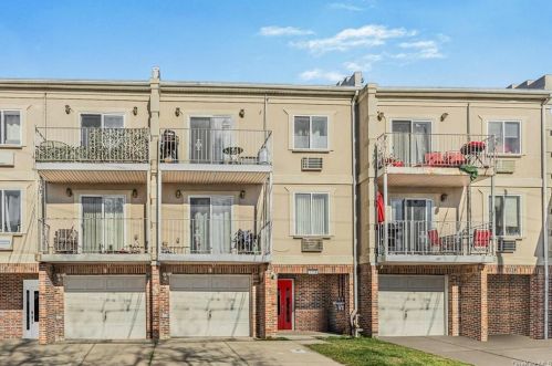 1116 Calhoun Ave, Bronx, NY 10465-1813