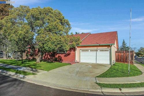 7671 Hillrose Dr, Pleasanton, CA 94568-1814