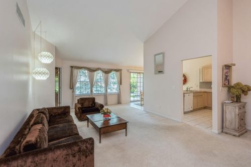 1913 Windfield Dr, Hammond, IN 46321-5183