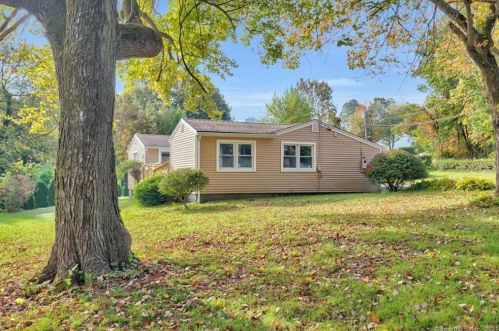 1300 Spindle Hill Rd, Waterbury CT  06716-1223 exterior