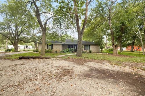 2310 Roy Rd, Pearland TX 77581-7681 exterior