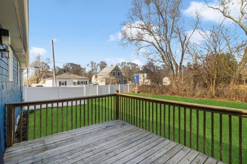 184 Grove Ave, Warwick RI  02889-5404 exterior