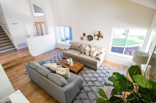 1527 Linda Sue Ln, Encinitas CA  92024-2424 exterior