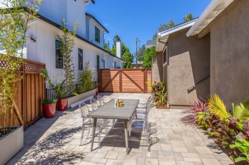 542 Quartz St, Redwood City CA  94062-2228 exterior