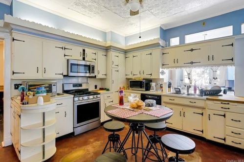 111 Highland Ave, Middletown NY  10940-4713 exterior