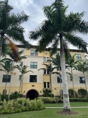 2764 Tiburon Blvd, Naples, FL 34109-3697