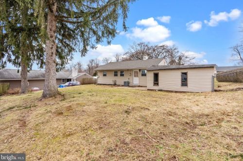 945 Willopenn Dr, Southampton PA  18966-3422 exterior
