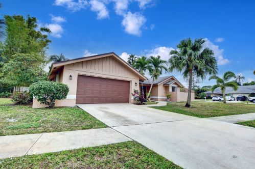 1147 Barnstaple Cir, West Palm Beach, FL 33414-8904