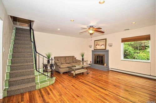 32 Bayview Ave, Amityville, NY 11701-3206