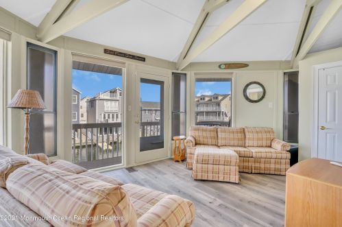 406 Eisenhower Ave, Pelican Island NJ  08751-1625 exterior