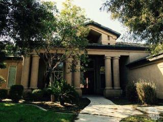 13113 Williamsburg Pl, Bakersfield, CA 93314-6507