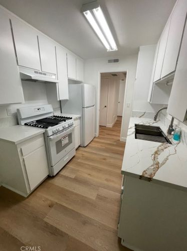 11813 Runnymede St, North Hollywood, CA 91605-3218