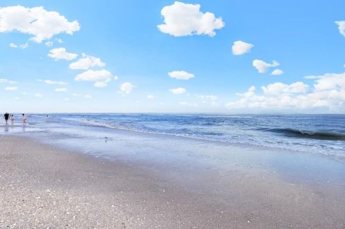 610 Donax St, Sanibel FL  33957-6720 exterior