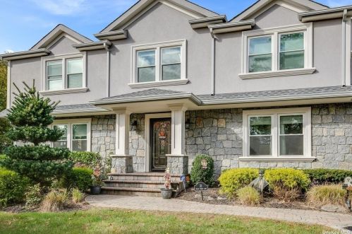 31 Cedar Ridge Ln, Huntington Station, NY 11746-7937