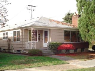 4437 63rd Ave, Portland, OR 97218-3215