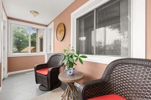 48 Gilbert Ave, Bloomfield, CT 06002-3825
