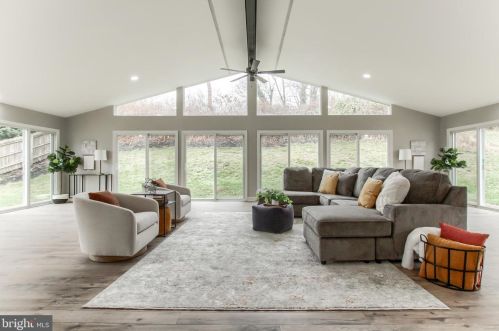 29 Meadow Dr, Camp Hill, PA 17011-8331