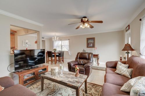 239 Saxony, Delray Beach FL  33446-1842 exterior