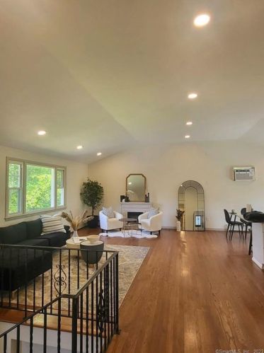 13 Clinton Hill Rd, Waterbury CT  06716-1010 exterior