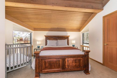 315 Skidder Trl, Truckee CA  96161-3930 exterior