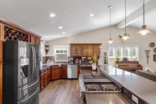 957 Montview Dr, Escondido CA  92025-5927 exterior