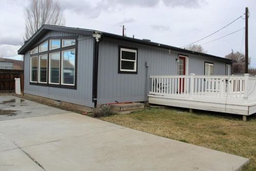 3502 Garrett Ln, Yakima, WA 98902-1530