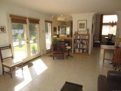 4085 Caminito Terviso, San Diego CA  92122-1991 exterior