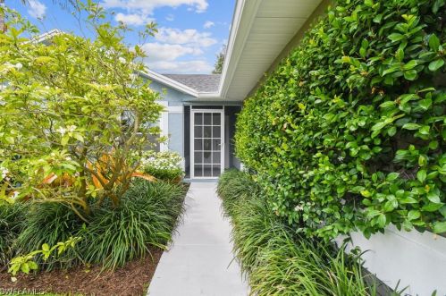 2554 Outrigger Ln, Naples, FL 34104-6907