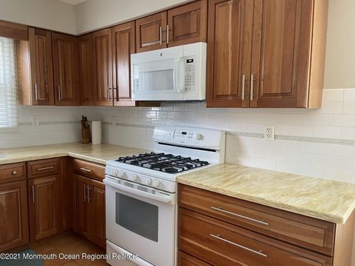 10 Dartmoor Rd, Bricktown NJ  08724-2057 exterior