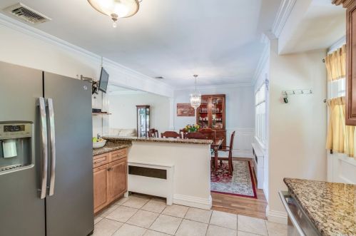 9 Doris Ct, Northport NY  11768-2000 exterior