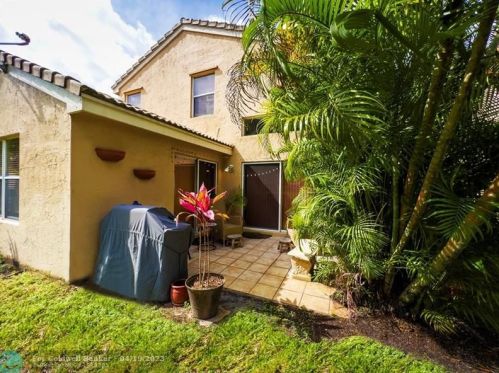 2937 179 Ave, Hollywood FL 33029-1602 exterior