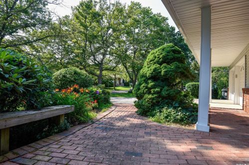 55 Greenvale Dr, Elwood NY  11731-4117 exterior