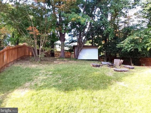 8290 Morning Dew Ct, Springfield VA  22153-3812 exterior