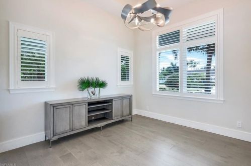 569 Neapolitan Way, Naples FL 34103-8568 exterior