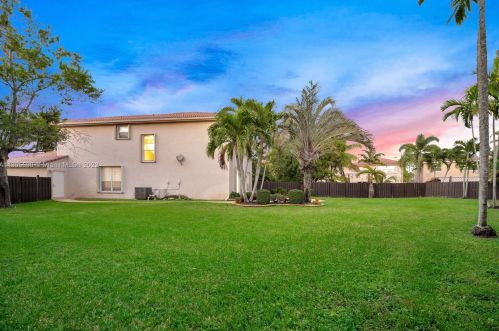 3163 176 Ter, Hollywood FL 33029-5608 exterior