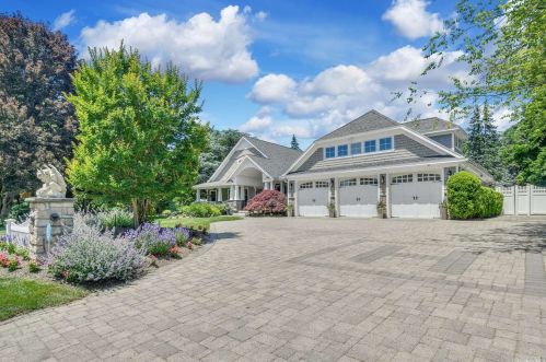 15 Terry Rd, Northport, NY 11768-1547