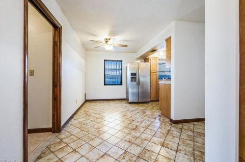 642 95th Ave, Naples, FL 34108-2455