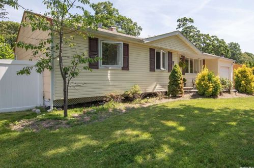 1 Longworth Ave, Huntington Station, NY 11746-6920
