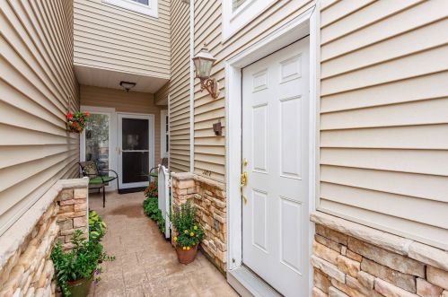 103 Carriage Ln, Hicksville, NY 11803-1527