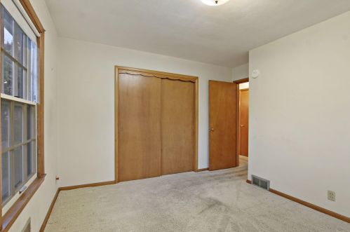 4473 67 St, Kenosha WI 53143-1327 exterior