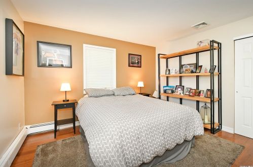 48 Lake St, North Lindenhurst NY  11757-5815 exterior