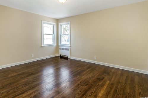 190 Violet Ave, Floral Park NY  11001-3026 exterior