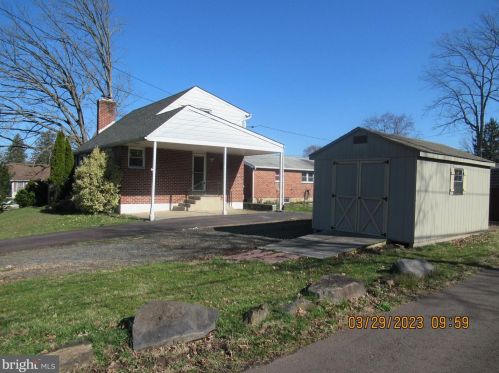 75 2nd St, Souderton, PA 18964-1106
