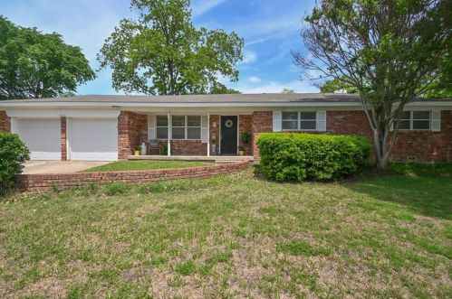 7313 Oakland Ln, Fort Worth, TX 76180-8201